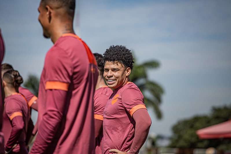 Vila Nova visita a Abecat em busca da liderança do Goianão